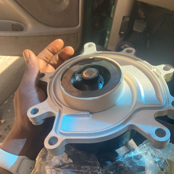 2008 Jeep liberty water pump - Picture 1 of 2